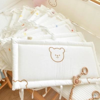 tour de lit bébé ourson blanc joli design