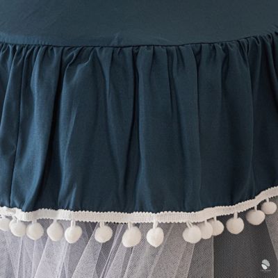 Ciel-de-lit-cabane-forteresse-pompoms-finitions