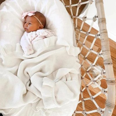 couverture-bebe-tricote-blanche-cocon