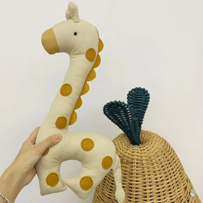 doudou-girafe-raffy-couleur-pois-orange-taille-40-20-cm