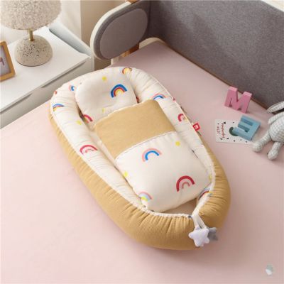 reducteur-de-lit-bebe-arc-en-ciel-mimosa