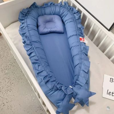 reducteur-de-lit-bebe-cocon-bleu