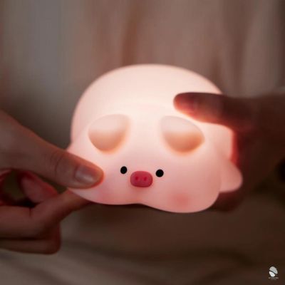 veilleuse-enfant-cochon-toucher